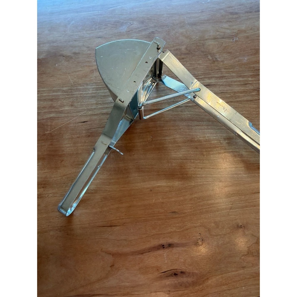 Stainless Steel Triangle Potato Ricer and Fruit Press - Picture 5 of 5